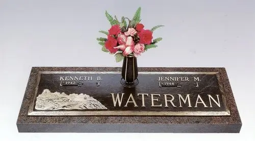 Dynasty Guiding Light Companion Memorial Bronze Grave Marker